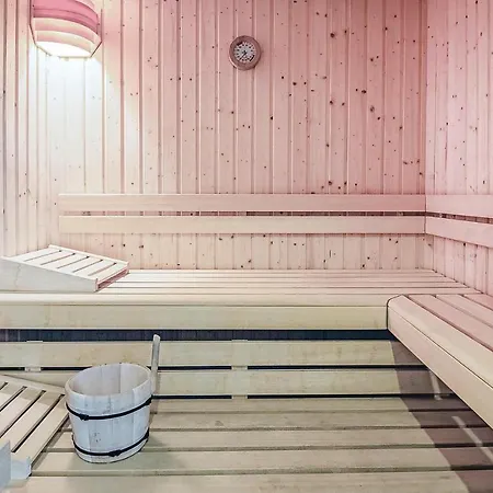 Beautiful In With Wifi, Outdoor Swimming Pool And Heated Swimming Pool